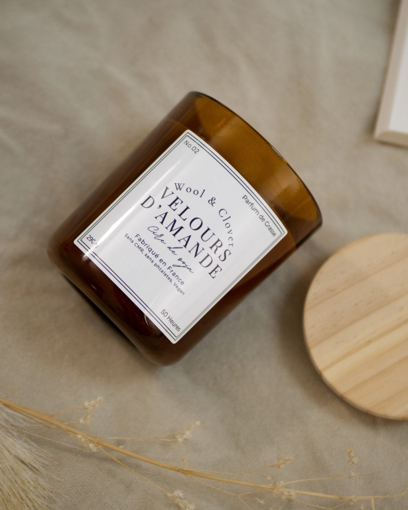 Vela Terciopelo de Almendra - Fragancia Gourmand y Láctea | Wool & Clover