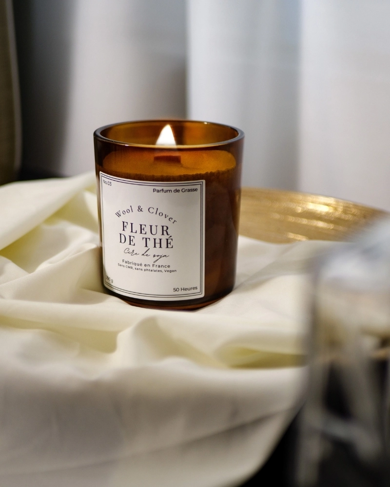 Vela Flor de Té - Fragancia Fresca y Serena | Wool & Clover